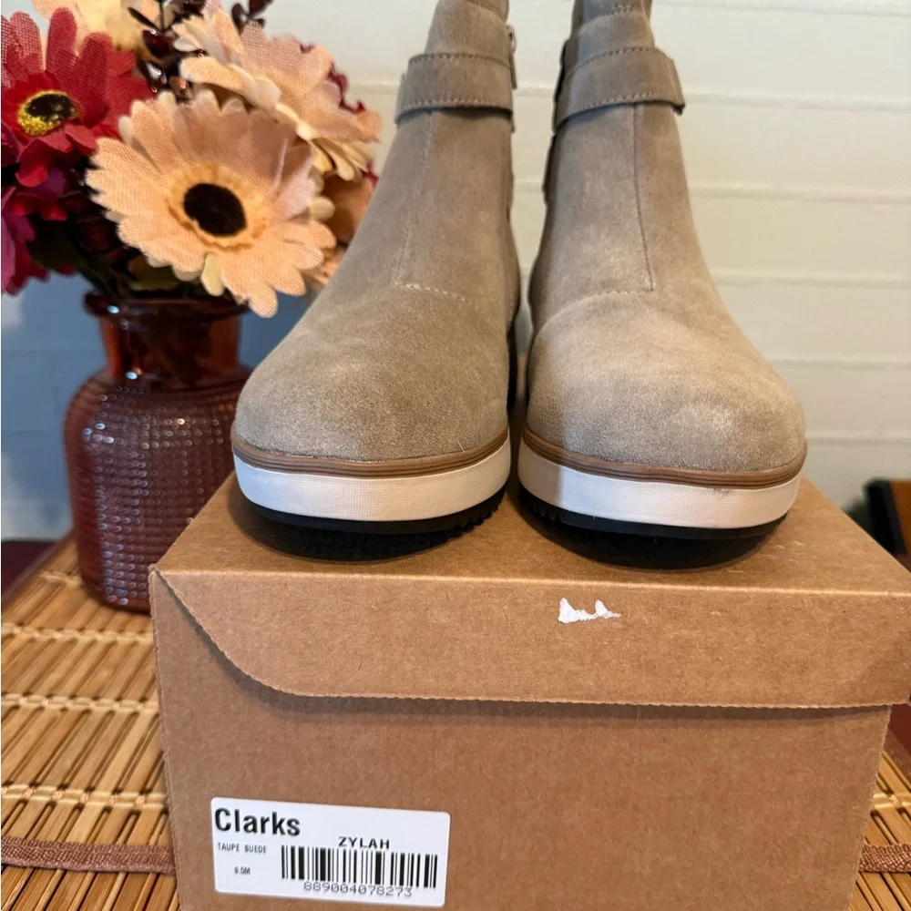 Clarks Women's Suede Ankle Boots - Light Gray - Picture 5 of 5